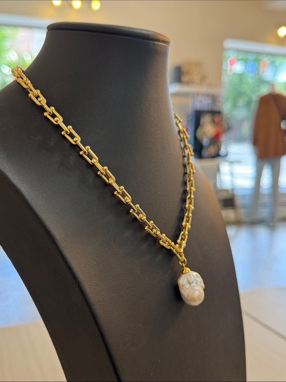 Gold Tone Chain Necklace with Baroque Pearl Pendant - Picture 2 of 3